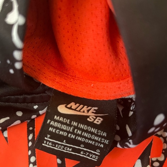 Nike girls boy unisex SB skateboard hoodie Sz 7 black white neon melon - Picture 6 of 6